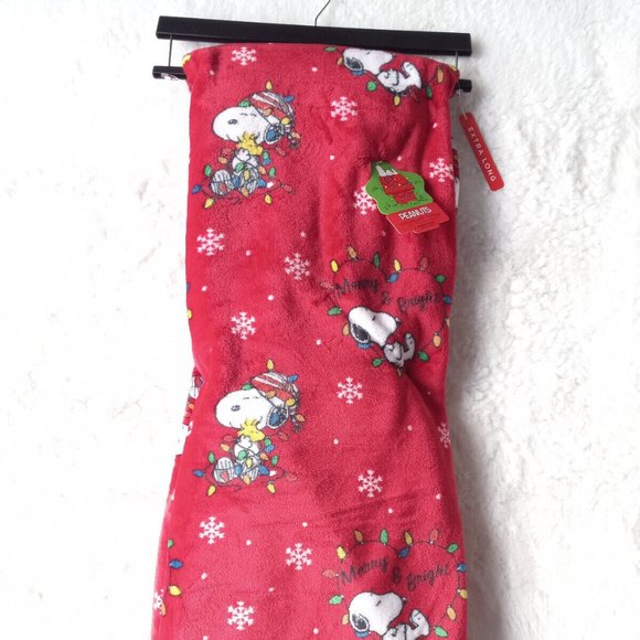 Berkshire Snoopy Throw Velvet Soft Holiday Blanket Peanuts Christmas 50 x 70 - Picture 1 of 4